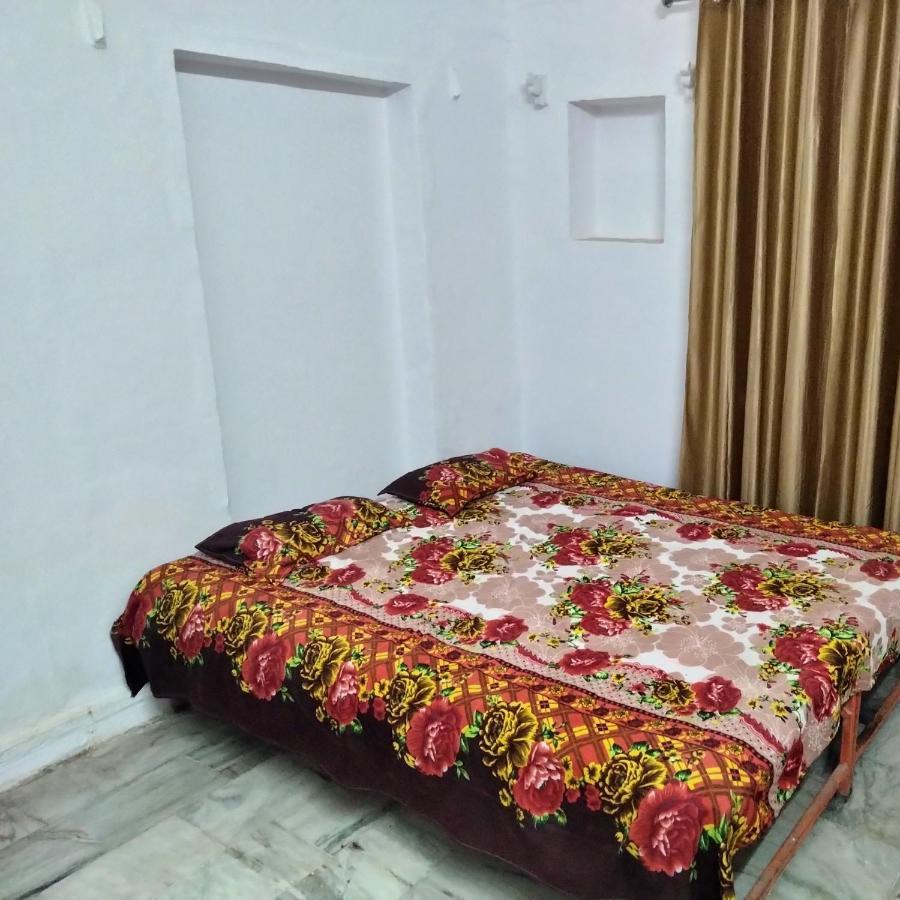 Shri Swami Sheetal Das Akhada B1-88 Assi , Near Pushkar Talab,Varanasi, Ashram Dharmshala Hotel Værelse billede